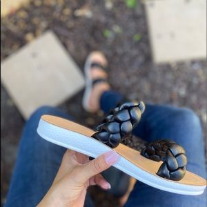 Double Braided Strap Black sandals.